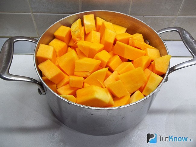 Тыква нарезана кубиками