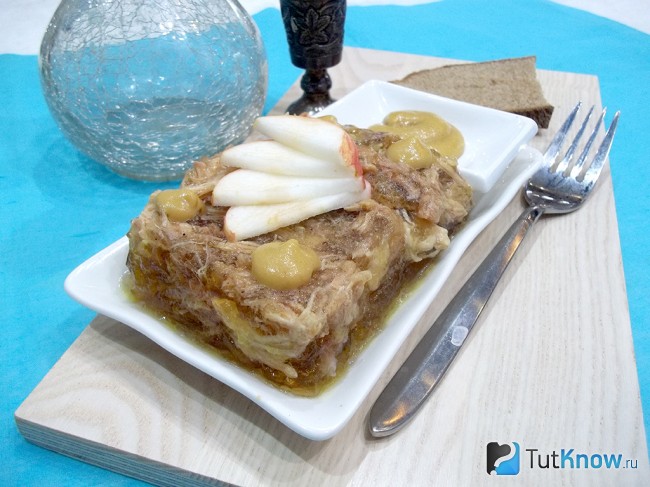 Готовый куриный холодец