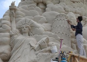 Как сделать скульптуры, замок и картины из песка