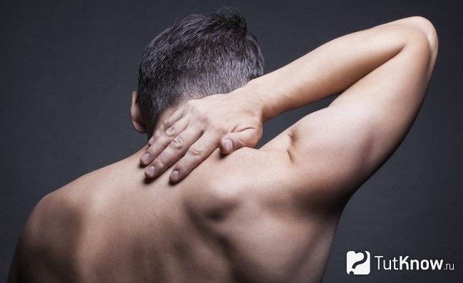 У спортсмена жжение в мускулах шеи