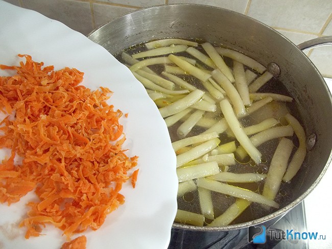 суп со спаржей на мясном бульоне. 1462644389 6 100 8644. суп со спаржей на мясном бульоне фото. суп со спаржей на мясном бульоне-1462644389 6 100 8644. картинка суп со спаржей на мясном бульоне. картинка 1462644389 6 100 8644. Спаржа – это очень полезный продукт, который хотя бы иногда нужно включать в свой рацион. Мы придумали кое-что гениальное и положили стручки в суп, так что блюдо получится в два раза сытнее. Приятного аппетита!