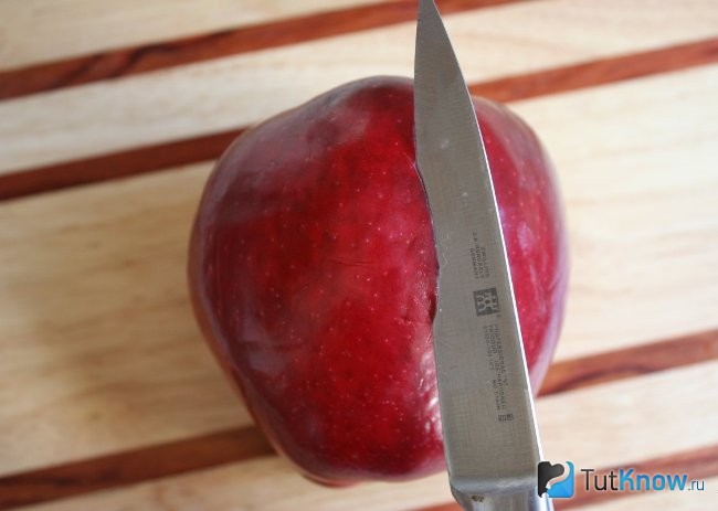 Яблоко и нож