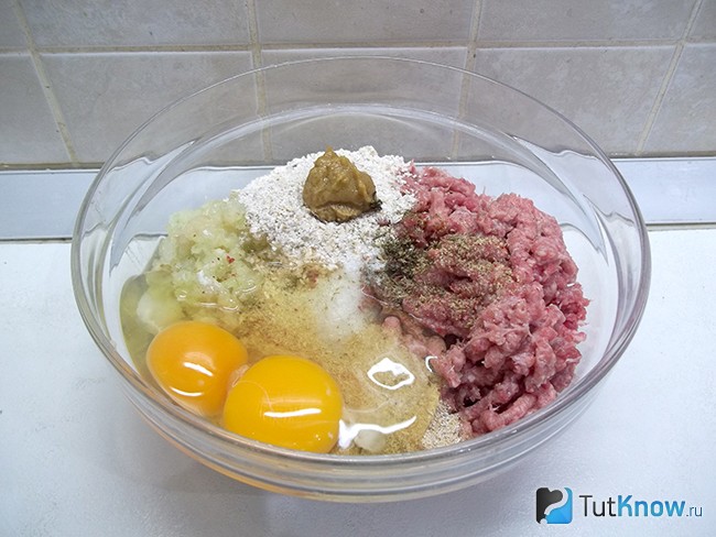 К продуктам добавлены яйца и специи