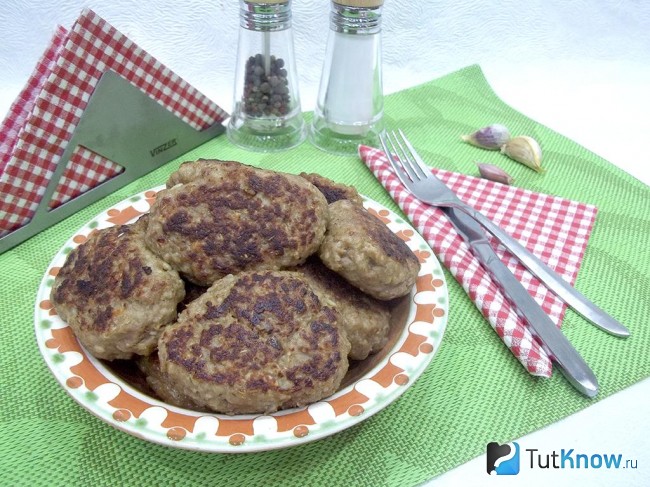 Готовые котлеты с овсяными хлопьями