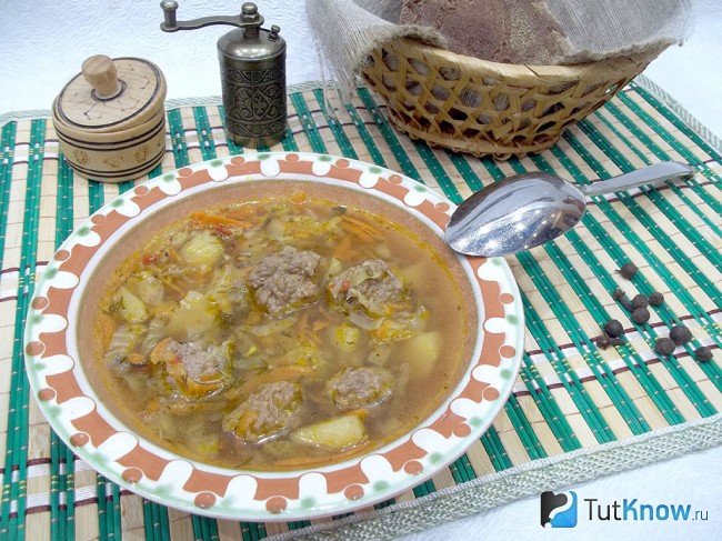 Готовые щи с фрикадельками