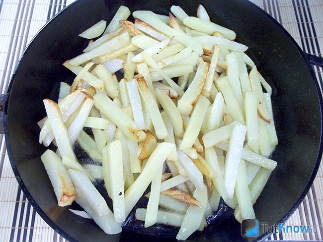 Картошка жарится