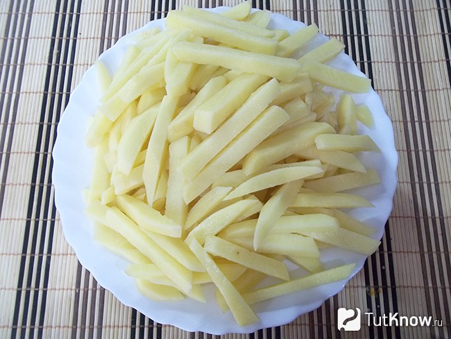 Картофель нарезан