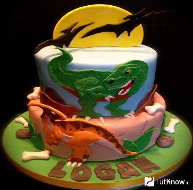 Динозавр на торте