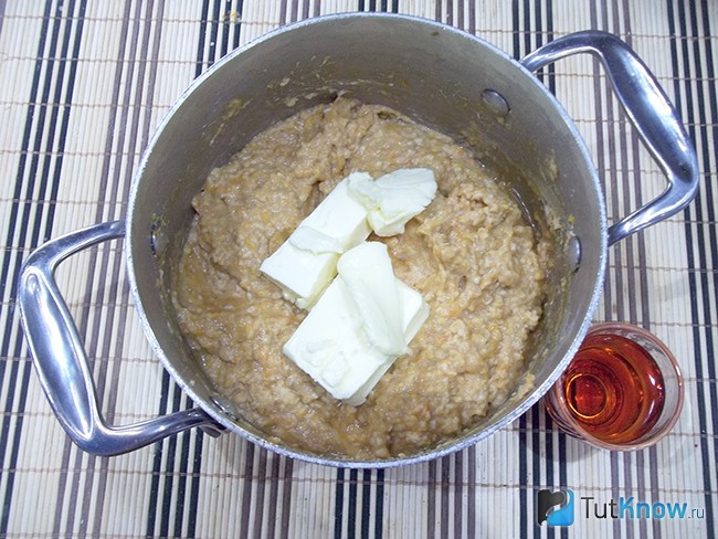 В тыквенное тесто добавлено масло и коньяк