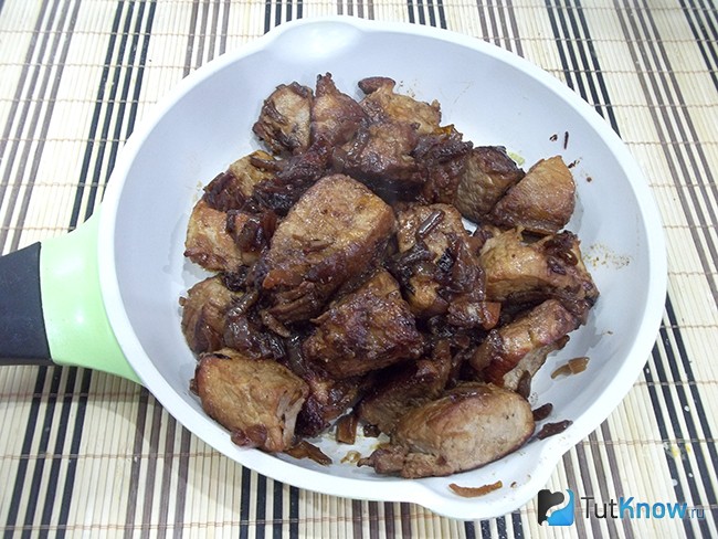 Мясо с луком обжаренные