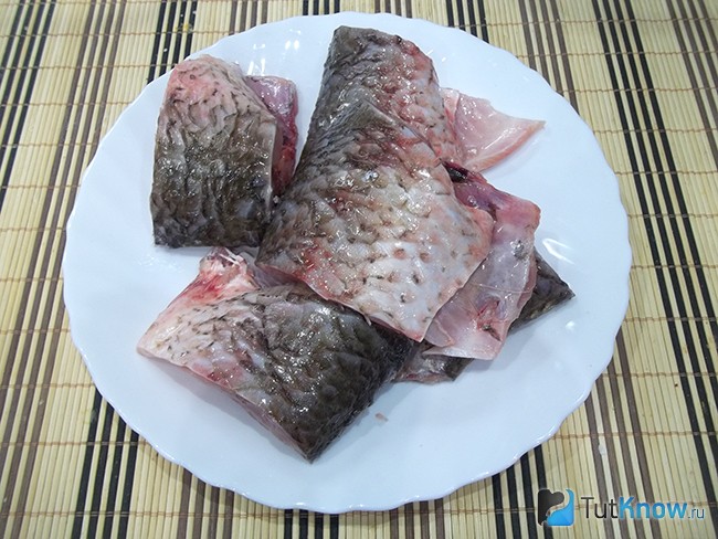 Рыба очищена и нарезана