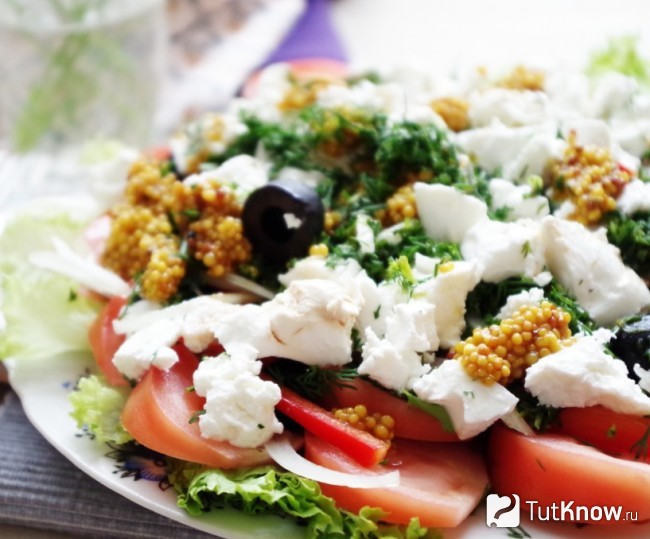 Греческий салат с кинзой