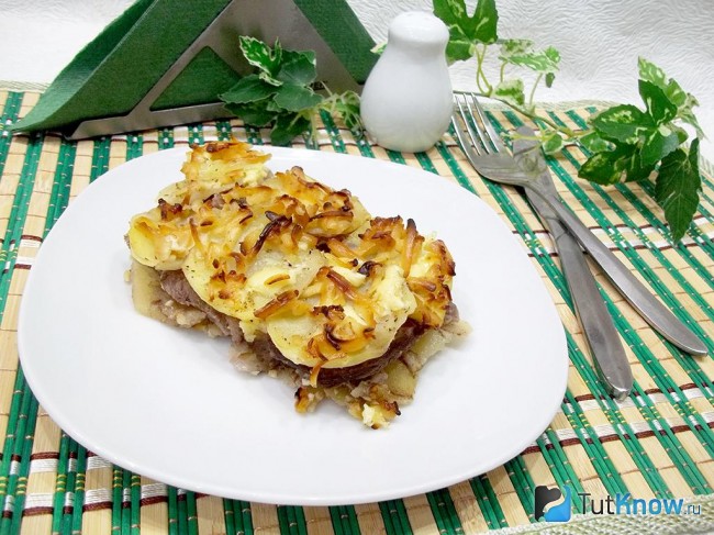 Готовая картофельная запеканка с мясом