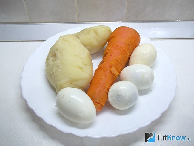 Морковь, картофель и яйца овтарены