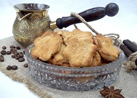 Печенье на огуречном рассоле с имбирем и медом