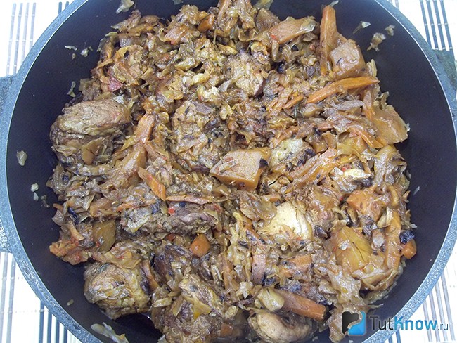 Продукты тушатся