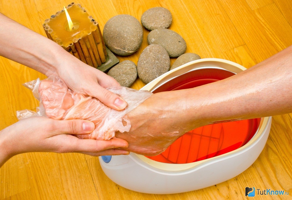 Парафиновые ванночки для рук в домашних. Парафинотерапия для рук и ног. Парафинотерапия для ног. Парафиновая ванночка для рук. Парафиновые ванночки для ног.