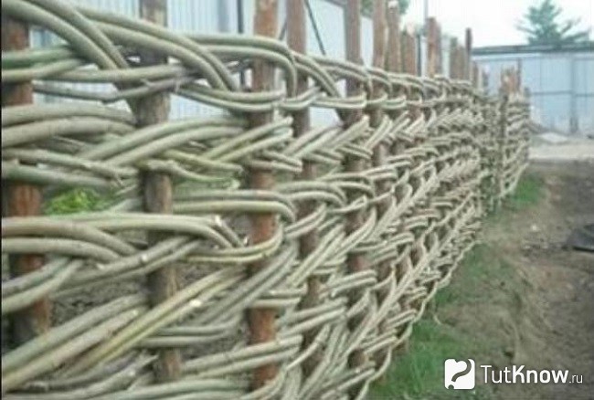 Ажурный плетенный забор