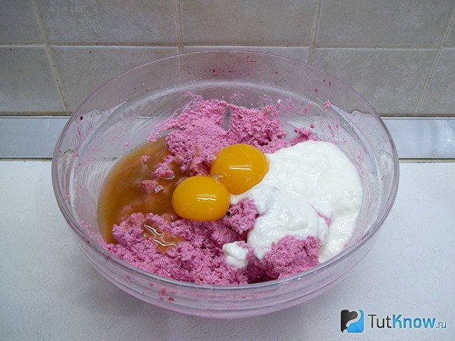 К продуктам добавлен мед и желтки