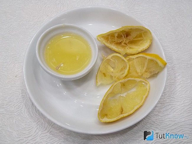 Из лимона выдавлен сок