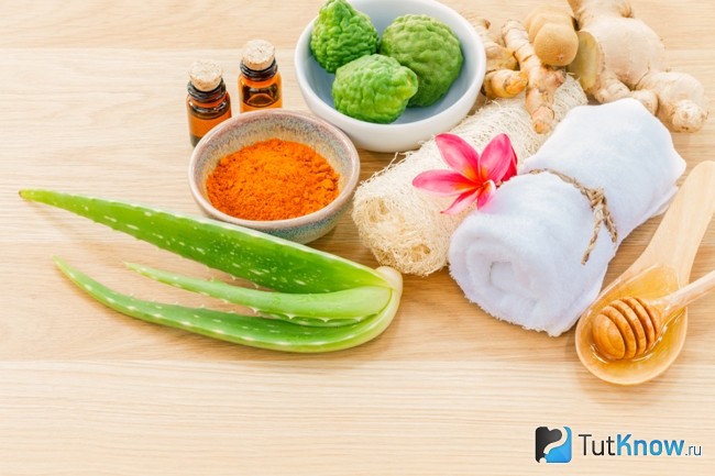 рецепты масок для лица с куркумой. 1471013083 ingredienty dlya prigotovleniya masok. рецепты масок для лица с куркумой фото. рецепты масок для лица с куркумой-1471013083 ingredienty dlya prigotovleniya masok. картинка рецепты масок для лица с куркумой. картинка 1471013083 ingredienty dlya prigotovleniya masok. Куркума для лица применяется довольно часто. Эта специя содержит много ценных компонентов, которые благоприятно сказываются на состоянии эпителия. Чтобы улучшить внешний вид и избежать нежелательных побочных эффектов, нужно правильно подобрать состав маски в зависимости от особенности дермы.