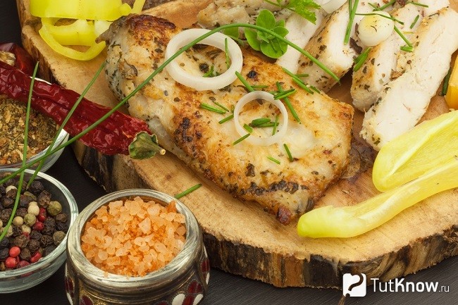 Рыбное филе с луком и перцем