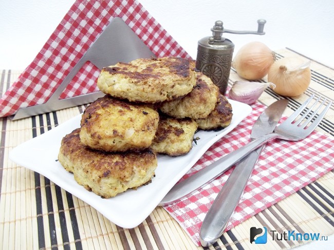 Готовые мясные котлеты с творогом