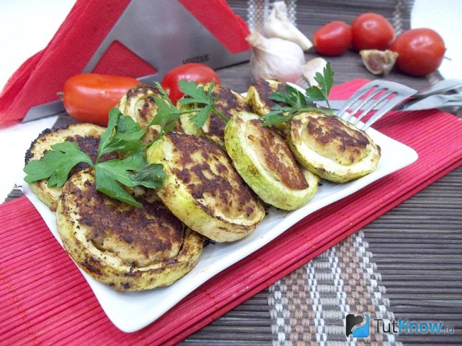 Готовые мясные котлеты в кабачковой оболочке