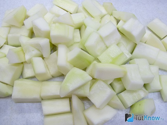 Кабачки нарезаны