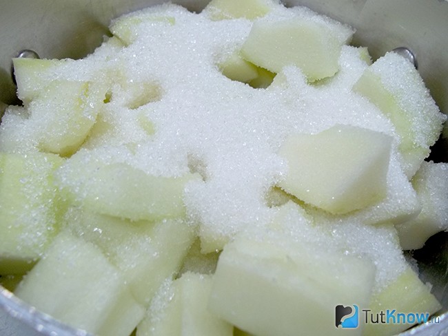 Кабачки засыпаны сахаром