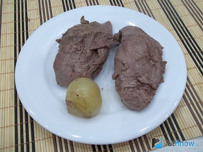Утиные грудки отварены