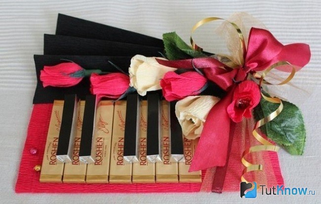 Пианино из шоколадных батончиков