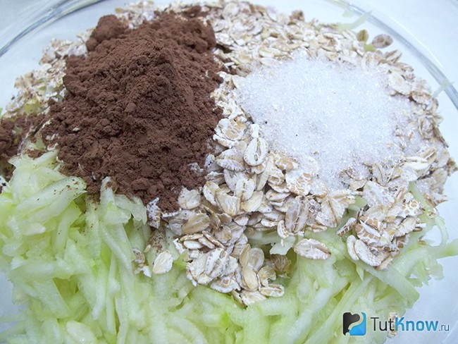 Кабачок соединен с какао и сахаром