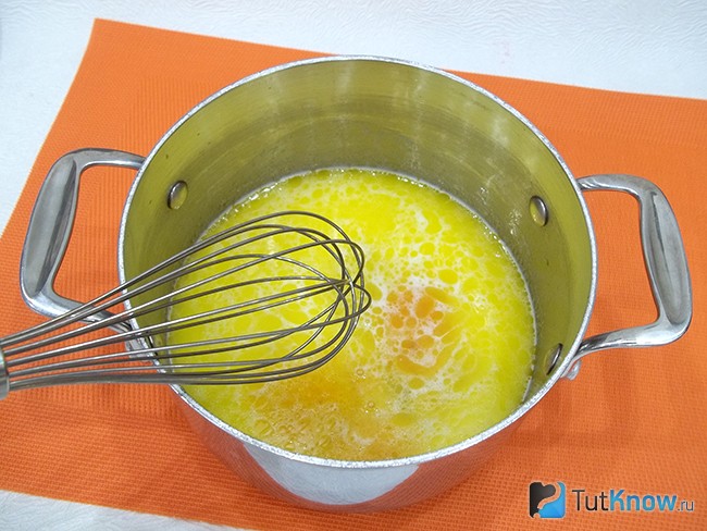 Продукты перемешаны венчиком