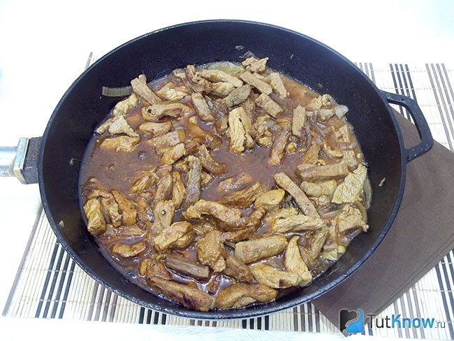 Мясо тушится
