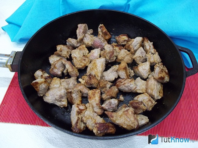 Мясо жарится