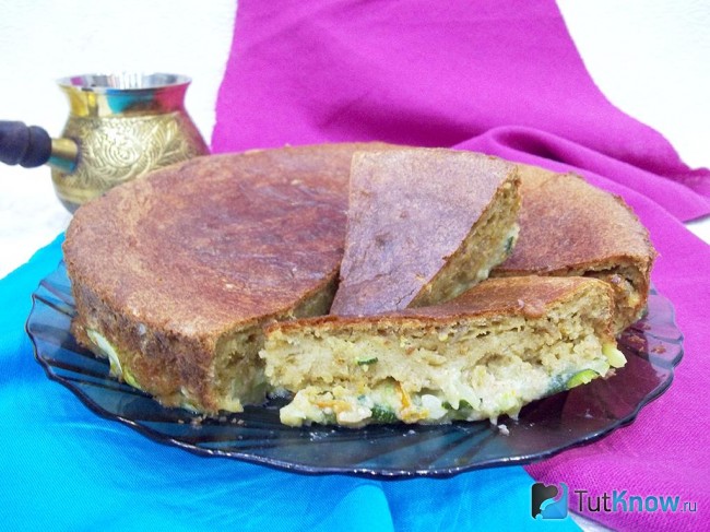 Готовая шарлотка с цукини