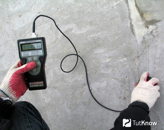 Измерение влажности бетонного пола