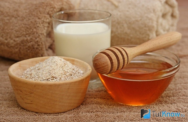 рецепты очищающих масок для лица. 1476610674 recept ochischayuschey maski dlya zhirnoy kozhi. рецепты очищающих масок для лица фото. рецепты очищающих масок для лица-1476610674 recept ochischayuschey maski dlya zhirnoy kozhi. картинка рецепты очищающих масок для лица. картинка 1476610674 recept ochischayuschey maski dlya zhirnoy kozhi. Ты уже знаешь лучшие домашние маски для сухих и поврежденных волос и лучшие домашние маски для роста волос. Настало время домашнего ухода за лицом! Среди поклонников «натурального» — писатель и модель Алла Лагутина. Мы попросили ее поделиться с нами своими секретами сибирских рецептов красоты и советами по уходу за кожей лица, проверенными на личном опыте. Эксперт Cosmo по домашним маскам: «Я родилась и выросла в Сибири. В те времена не было такого разнообразия масок для лица, как сейчас. Поэтому домашние уходовые средства были скорее вынужденной мерой, чем трендом использовать исключительно натуральные ингредиенты. Однако и в наши дни многие отдают предпочтения маскам, изготовленным собственноручно, поскольку только в этом случае можно быть на 100% уверенными в их составе и качестве. Главное, что при этом нужно обязательно учитывать — это отсутствие аллергии на те, или иные природные компоненты. Поделюсь с тобой секретами масок из моего детства, а также новыми рецептами, от которых я вижу реальный результат».