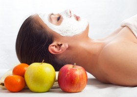 Как делать маски из яблок для лица