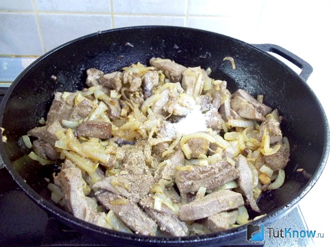 Продукты жарятся