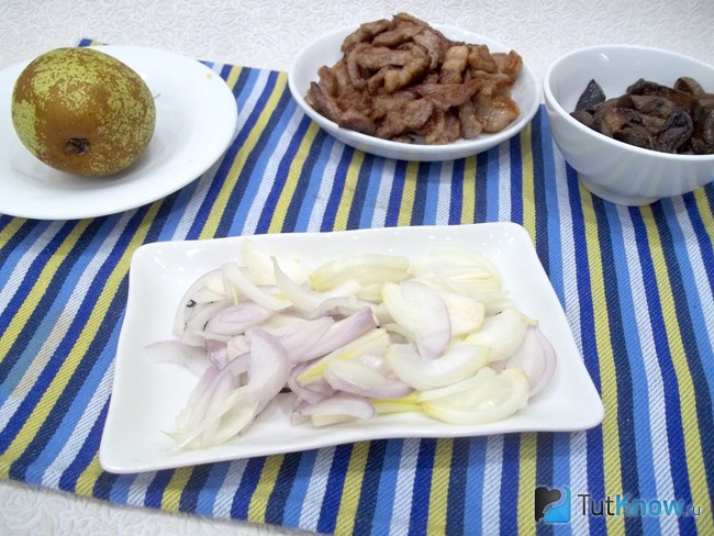 Репчатый лук нашинкован