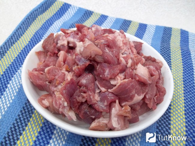 Мясо нарезано ломтиками