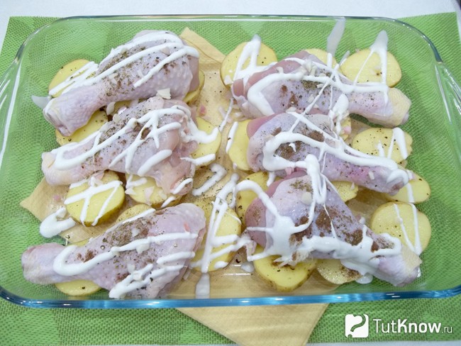 Продукты политы сметаной