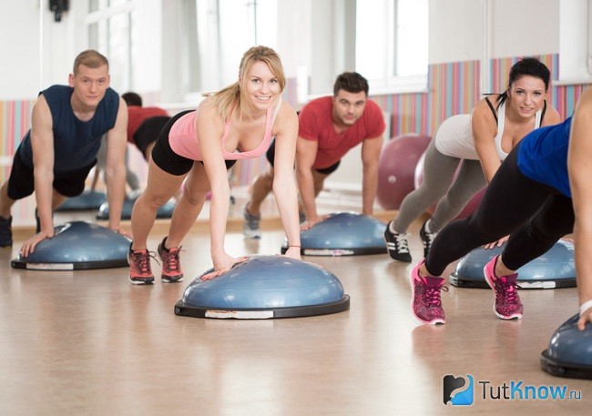 Bosu что это такое в фитнесе. Смотреть фото Bosu что это такое в фитнесе. Смотреть картинку Bosu что это такое в фитнесе. Картинка про Bosu что это такое в фитнесе. Фото Bosu что это такое в фитнесе