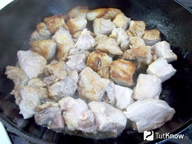 Мясо жарится
