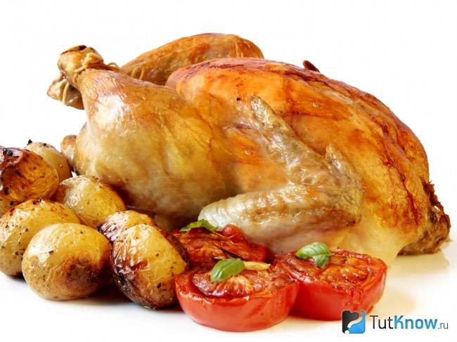 Курица фаршированная в духовке с овощами, картофелем и грибами
