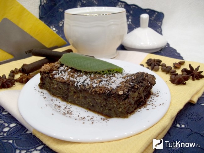 Готовый шоколадный пирог с кабачками