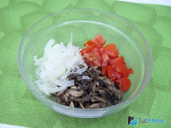 К продуктам добавлен маринованный лук