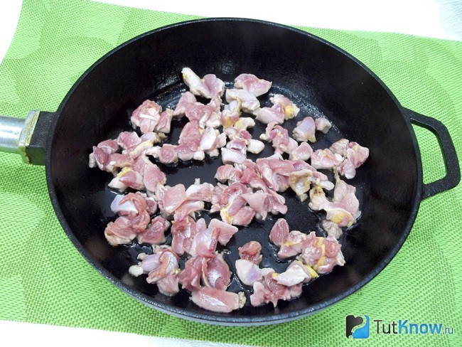 Мясо жарится